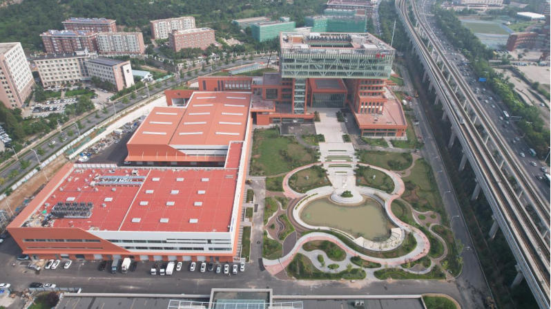 一汽解放青島基地研發(fā)能力提升項(xiàng)目（山東省工程質(zhì)量管理標(biāo)準(zhǔn)化示范工程、中國施工企業(yè)管理協(xié)會(huì)綠色建造項(xiàng)目）